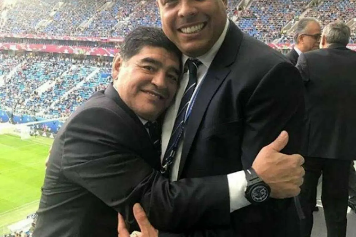 (عکس) مارادونا در آغوش رونالدو