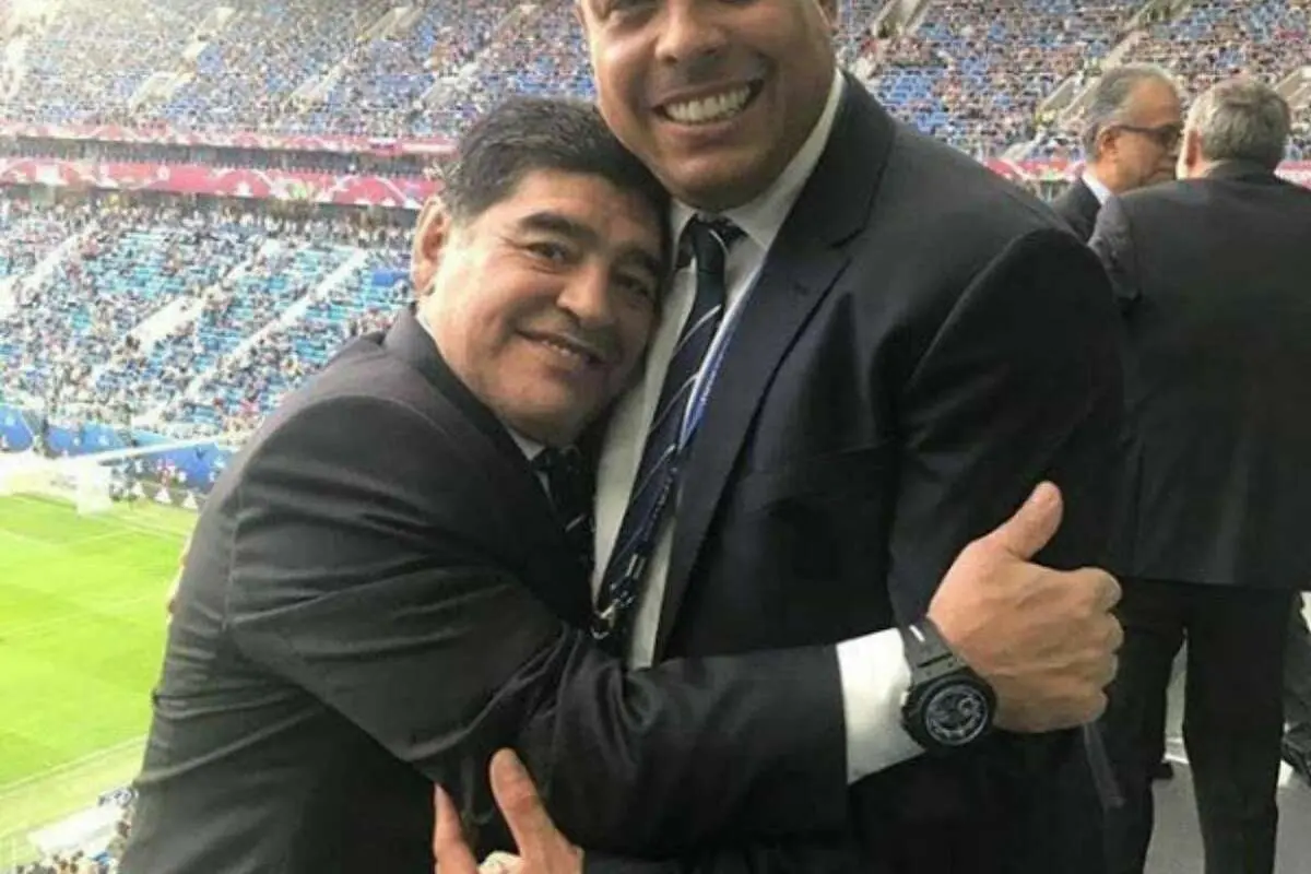(عکس) مارادونا در آغوش رونالدو