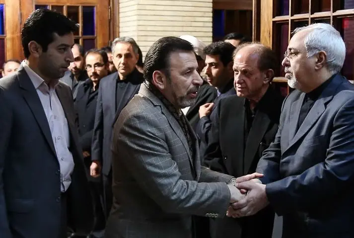 آیا این مرد می‌خواهد جای ظریف بنشیند؟