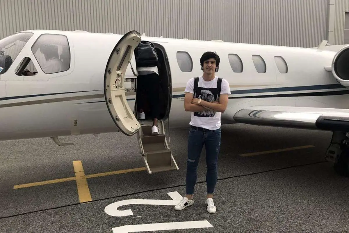 (عکس) سردار آزمون با پرواز شخصى در پاریس