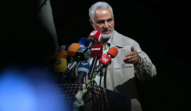 امروز به روایت تصویر// سردار سلیمانی در مراسم یادبود، کنسرت، نمایشگاه حراج و...