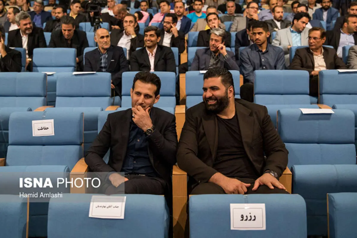 (تصاویر) ورزشکارانی که به افطاری روحانی رفتند