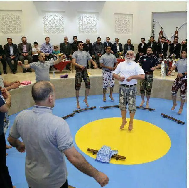 واکنش وزیر ورزش به عکس ناطق‌نوری در زورخانه