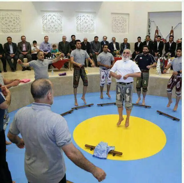واکنش وزیر ورزش به عکس ناطق‌نوری در زورخانه