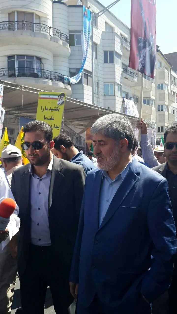 حضور پرحاشیه مطهری در راهپیمایی