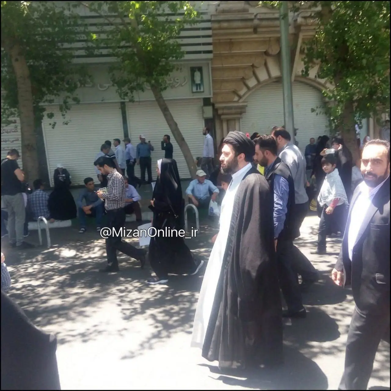 (عکس) فرزند رهبر معظم انقلاب در راهپیمایی