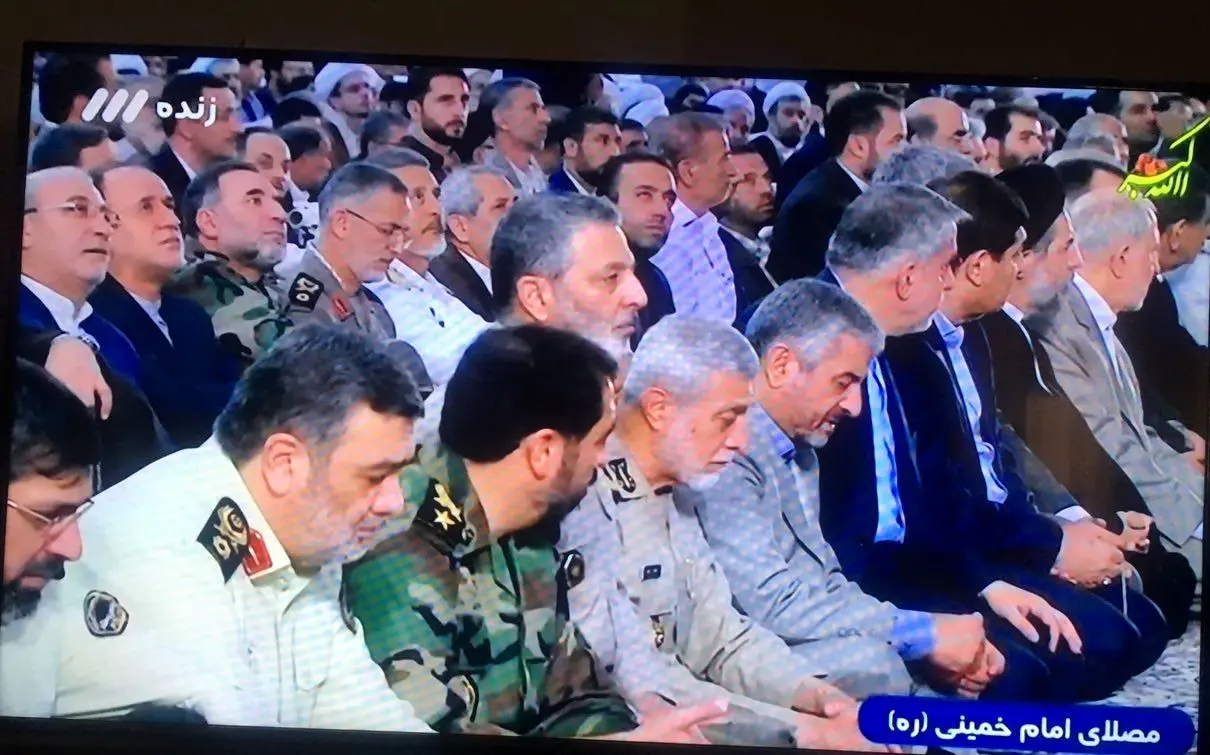چه کسانی در صف اول نماز حضور داشتند؟