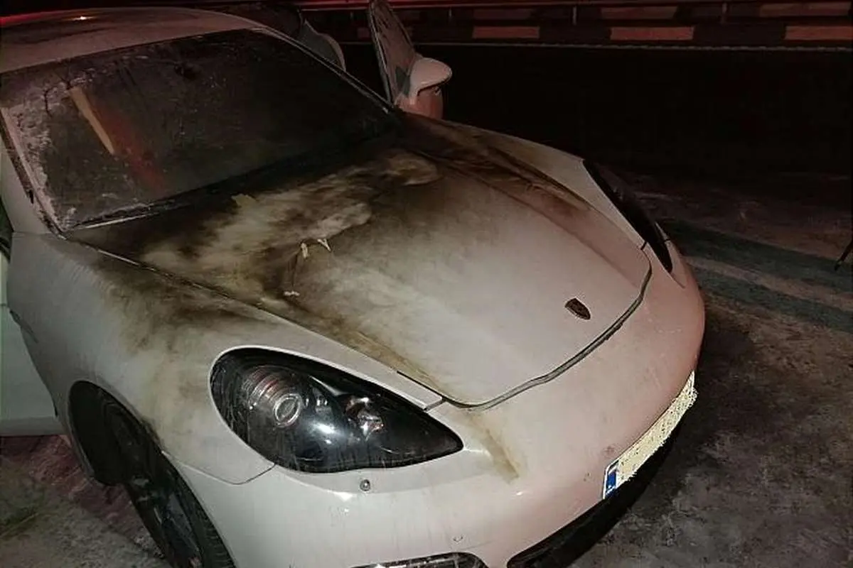 (عکس) آتشسوزی ناگهانی پورشه در بزرگراه همت