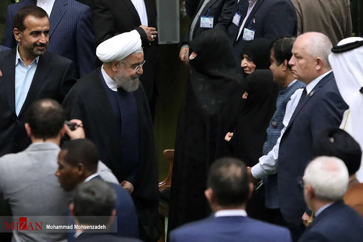(تصویر) سلام و احوالپرسی روحانی با عفت مرعشی