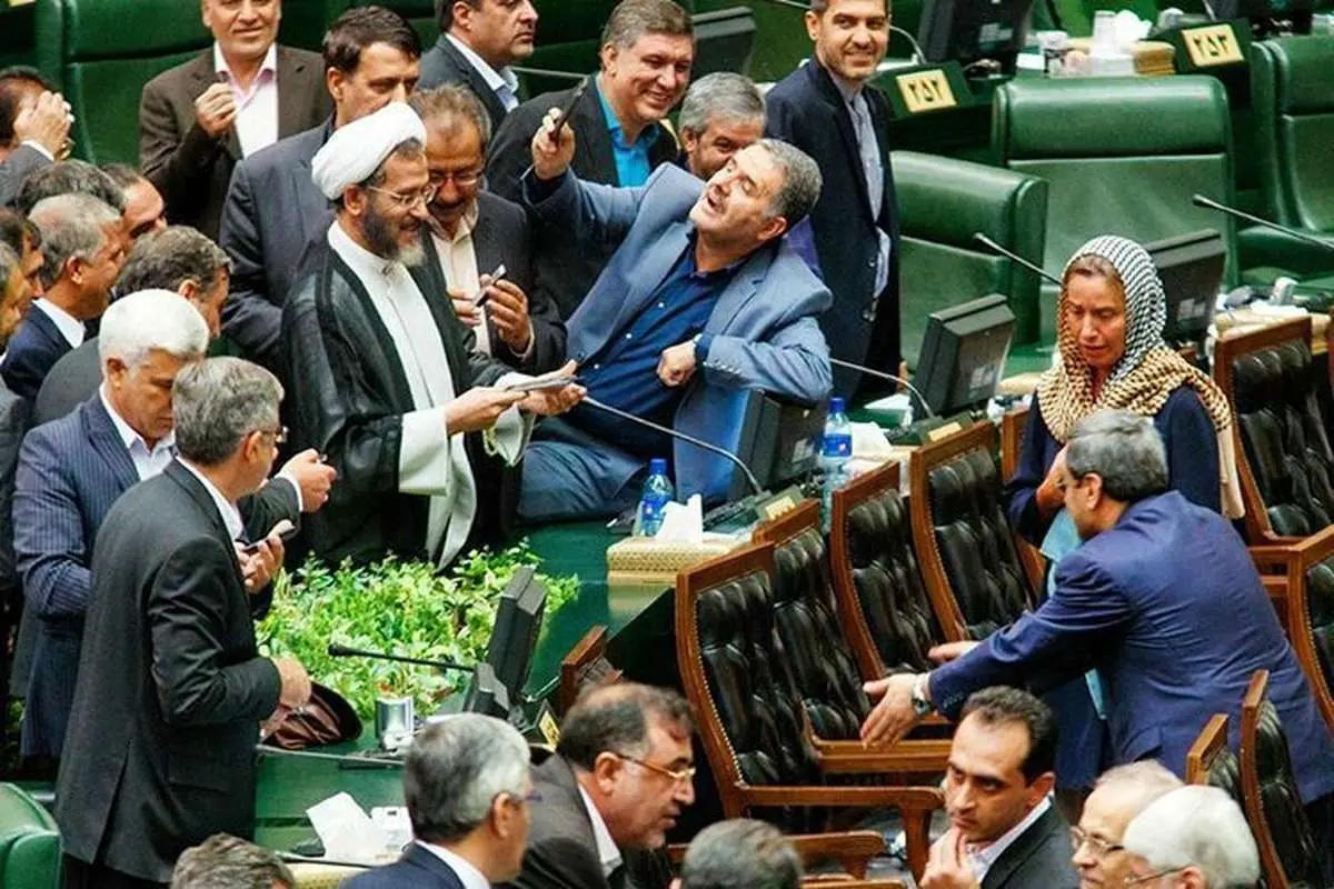(عکس) سلفی عجیب نماینده مجلس با موگرینی!
