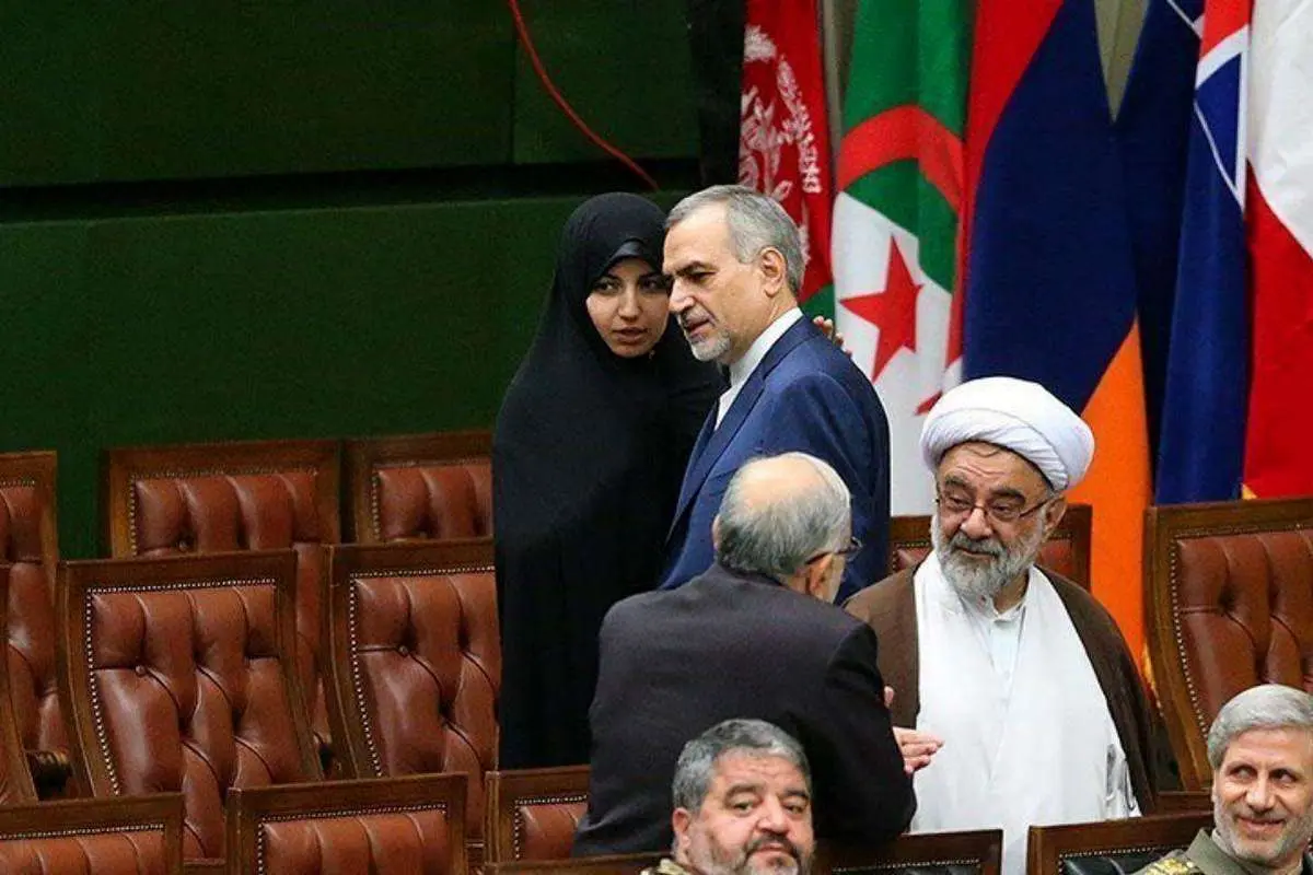 (عکس)دختر روحانی در مراسم تحلیف