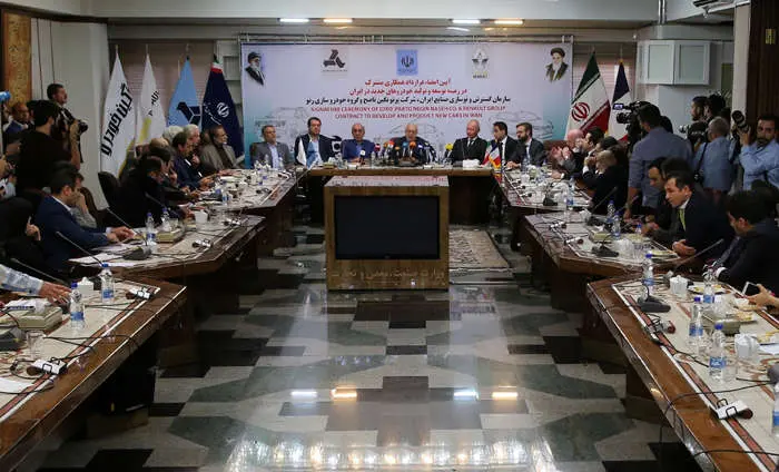 (تصاویر) امضای قرارداد رنو با ایران
