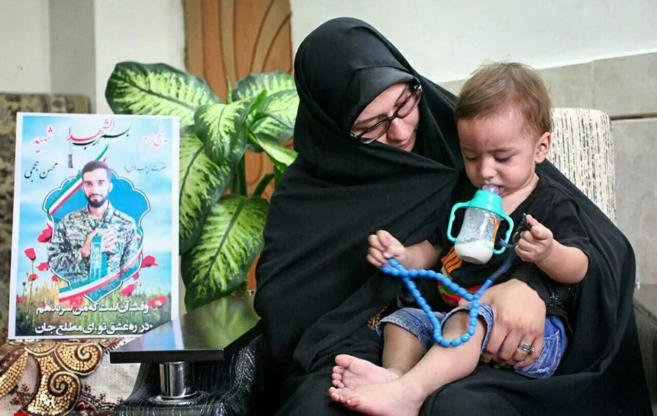 (عکس) همسر و فرزند شهید «محسن حججی»