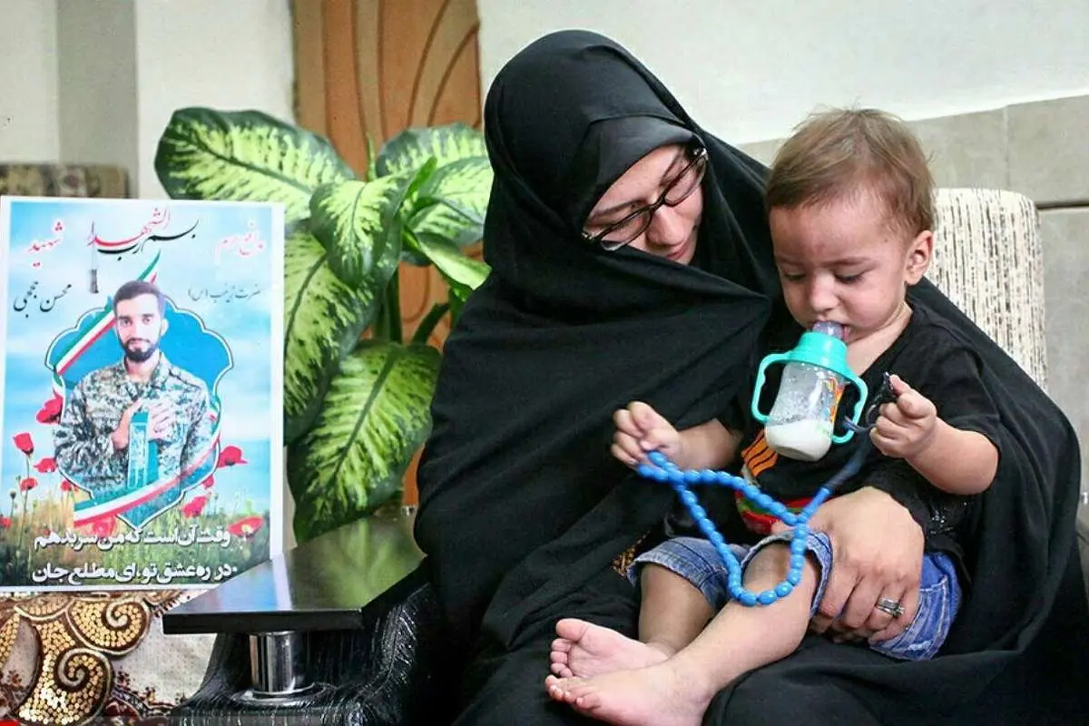 (عکس) همسر و فرزند شهید «محسن حججی»