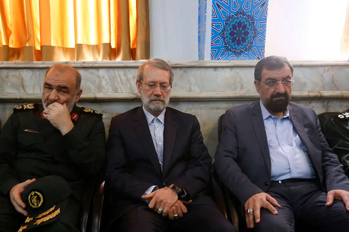 (تصاویر) فرزند شهید حججی در آغوش لاریجانی