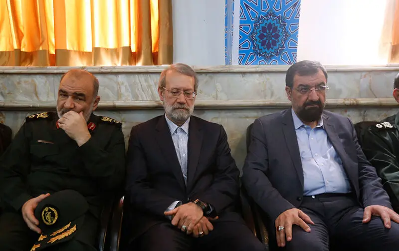 (تصاویر) فرزند شهید حججی در آغوش لاریجانی