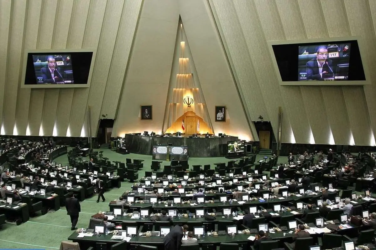 حاشیه و متن بررسی صلاحیت وزرا