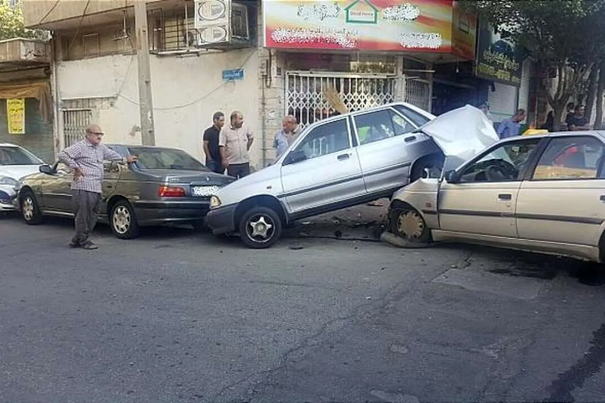 (تصاویر) تصادف عجیب ۵ خودرو در تهرانپارس