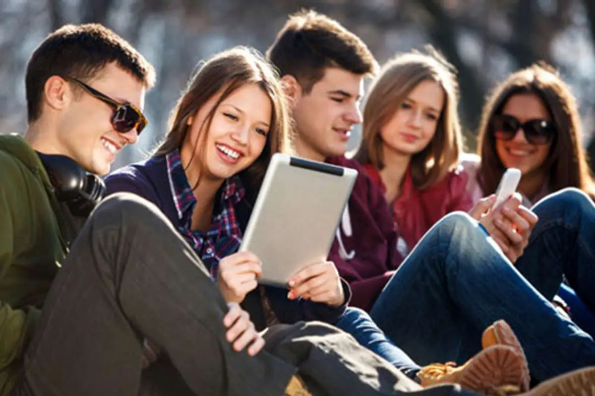 چرا نسل جدید به فضای مجازی پناه برده اند؟