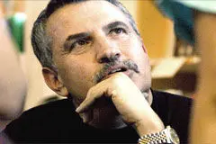 فریدمن: هیلاری، بیل و چلسی را هم بیاورد!