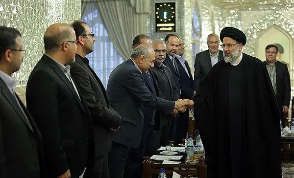 "بانکداری آستان قدس" چه تبعاتی دارد؟