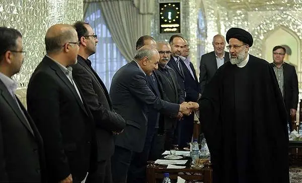 "بانکداری آستان قدس" چه تبعاتی دارد؟