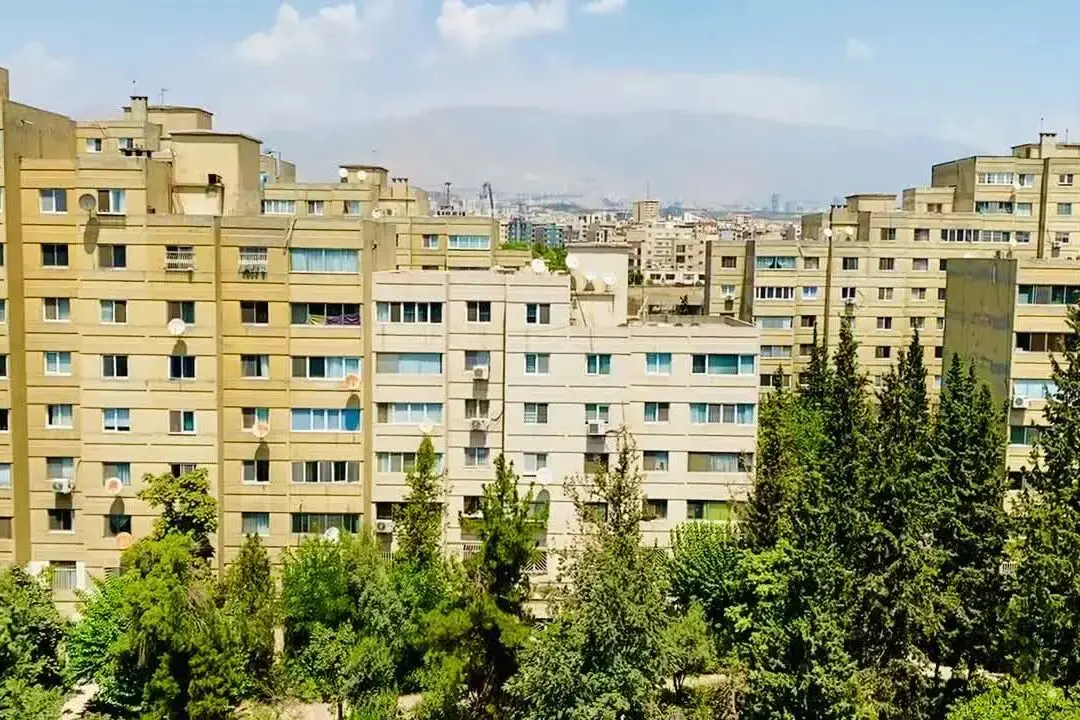 تصرف ۱۴ ساله در شهرک آپادانا؛ اعتراض ساکنان به حصارکشی و ممنوعیت ورود!