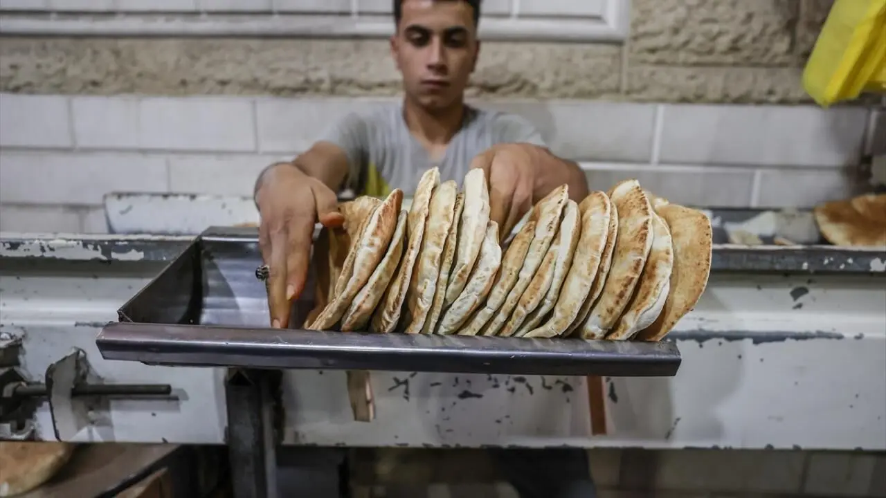 تصاویر؛ تولید نان در غزه از سر گرفته شد