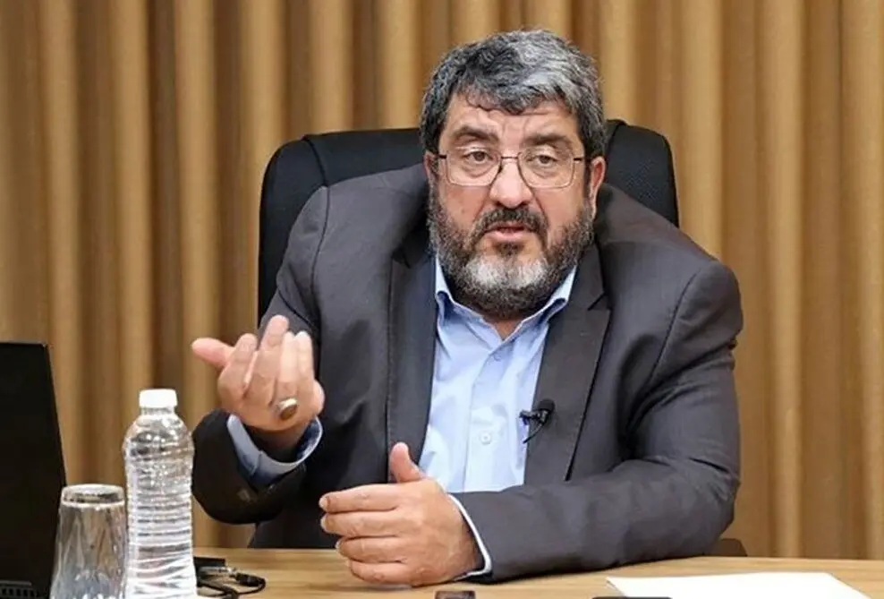 ببینید؛ ادعای خبرساز فواد ایزدی روی آنتن تلویزیون: آمریکا به‌دنبال «سرنگونی نرم» جمهوری اسلامی است!
