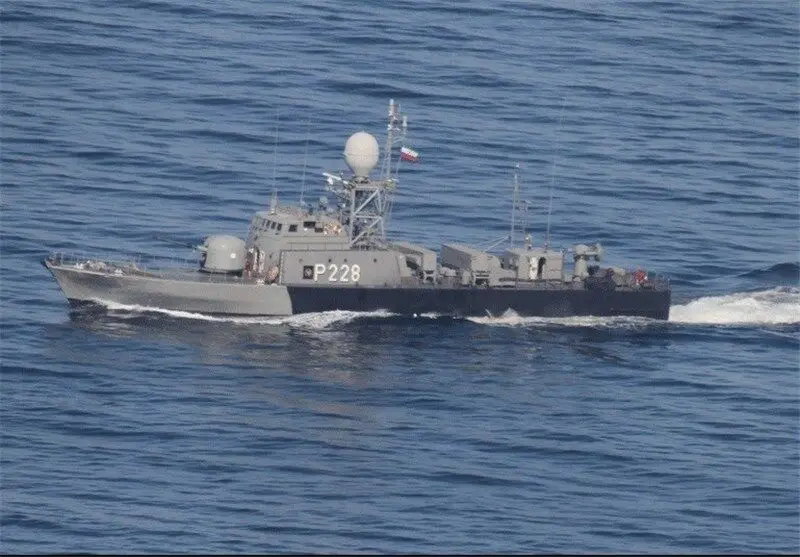 هشدار ناو موشک‌انداز ارتش به ناو آمریکایی