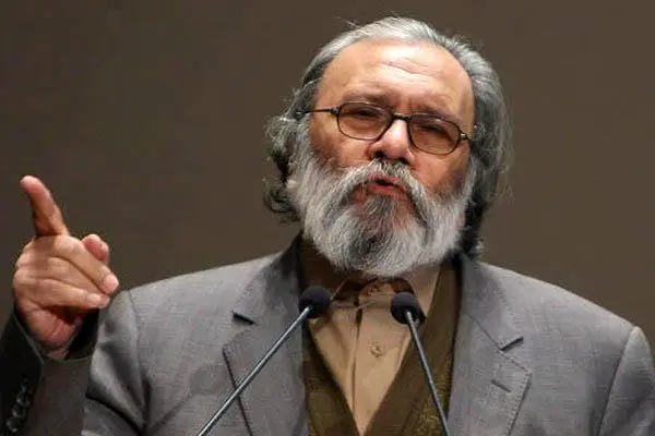آقای معلم شجاعت گفتن واقعیت را ندارد