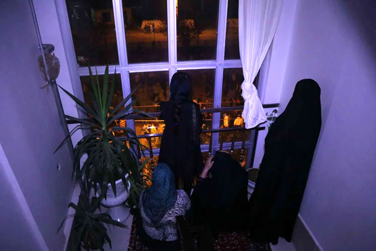(تصاویر) حواشی اعدام قاتل "آتنا"
