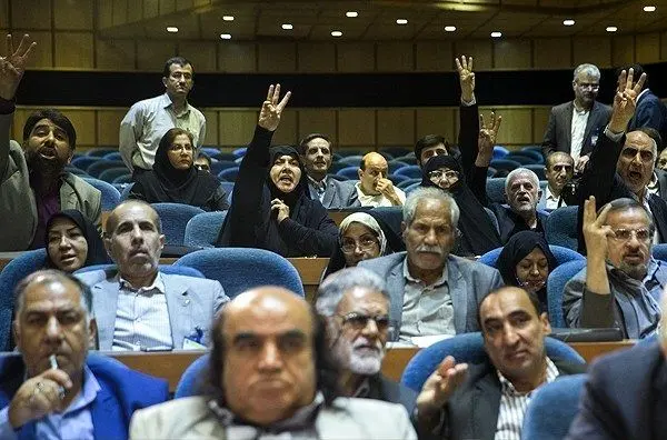 آیا بازار «حزب فروشی» داغ است؟