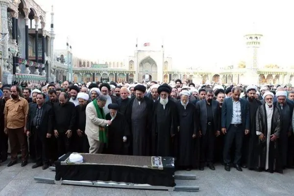 پیکر آیت‌الله راستی کاشانی به‌خاک سپرده‌شد