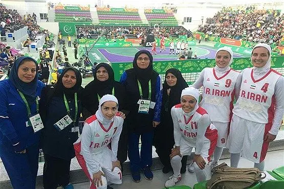 (تصویر) لباس‌های عجیب دختران بسکتبالیست!
