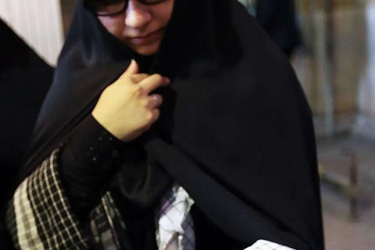 (تصویر) هدیه رهبر انقلاب به همسر شهید حججی