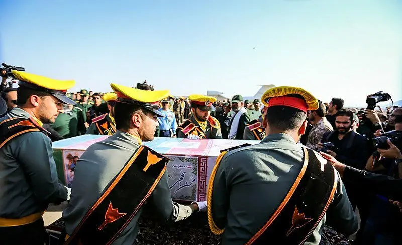 (تصاویر) پیکر شهید حججی وارد اصفهان شد