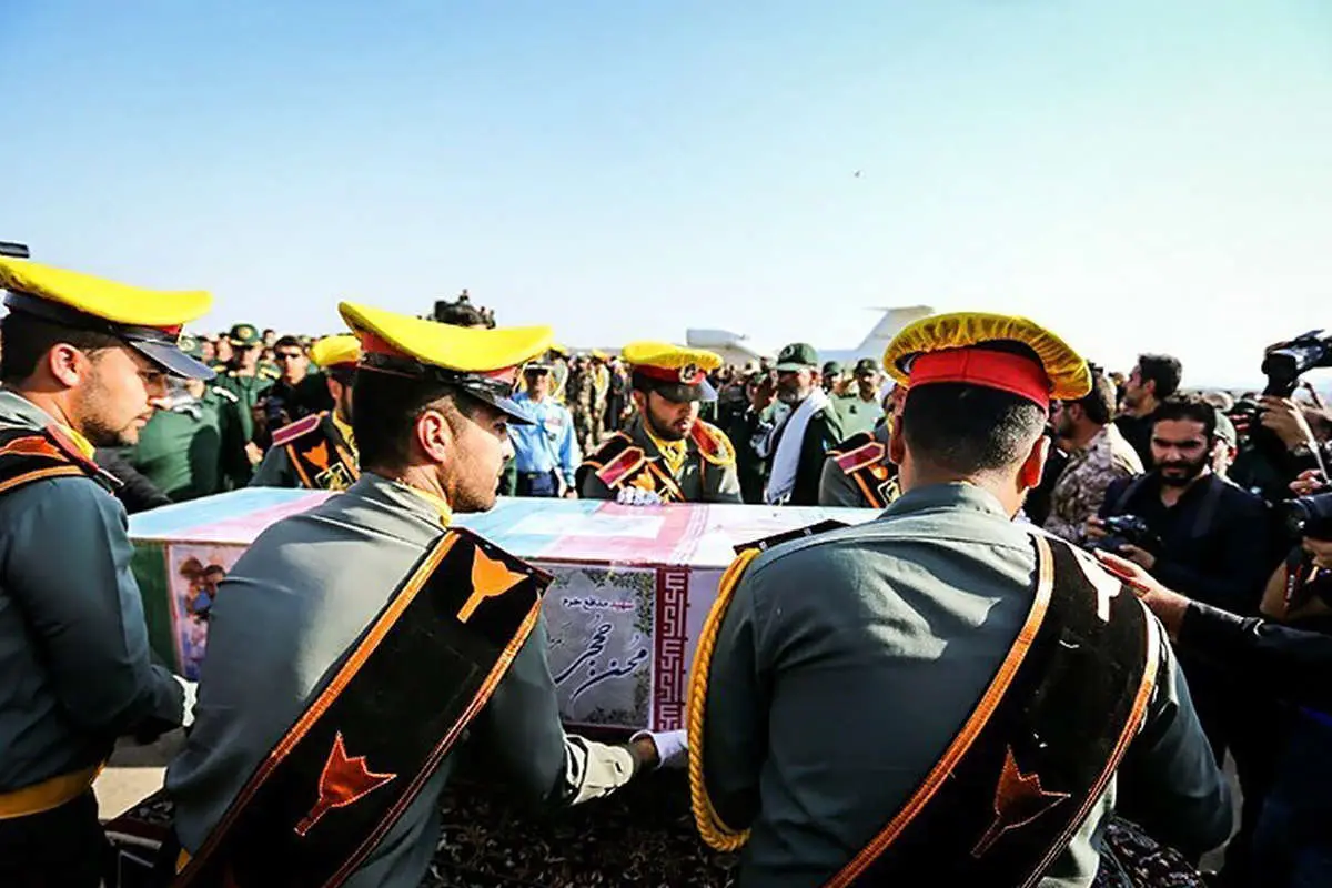 (تصاویر) پیکر شهید حججی وارد اصفهان شد