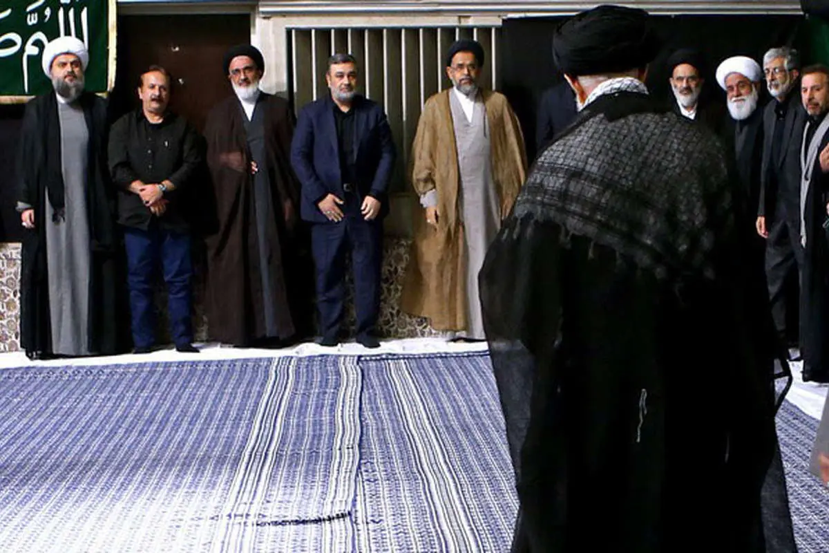 (تصاویر) سومین شب عزاداری در حضور رهبر انقلاب