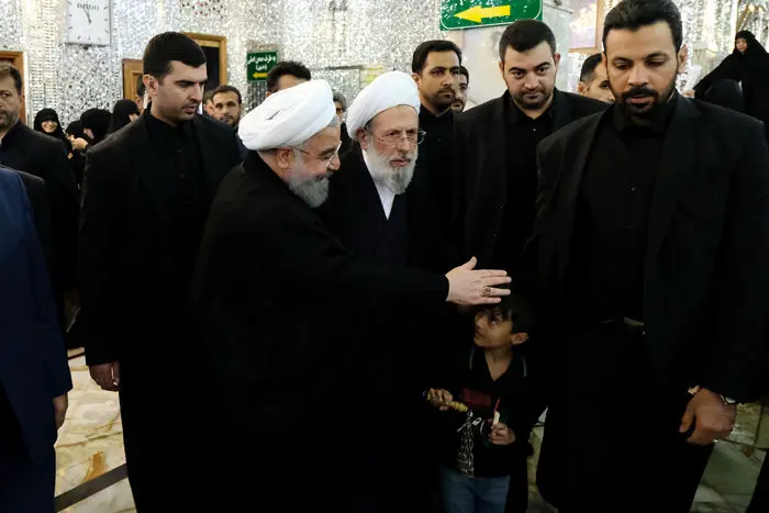 (تصاویر) روحانی در جمع عزاداران ظهر عاشورا