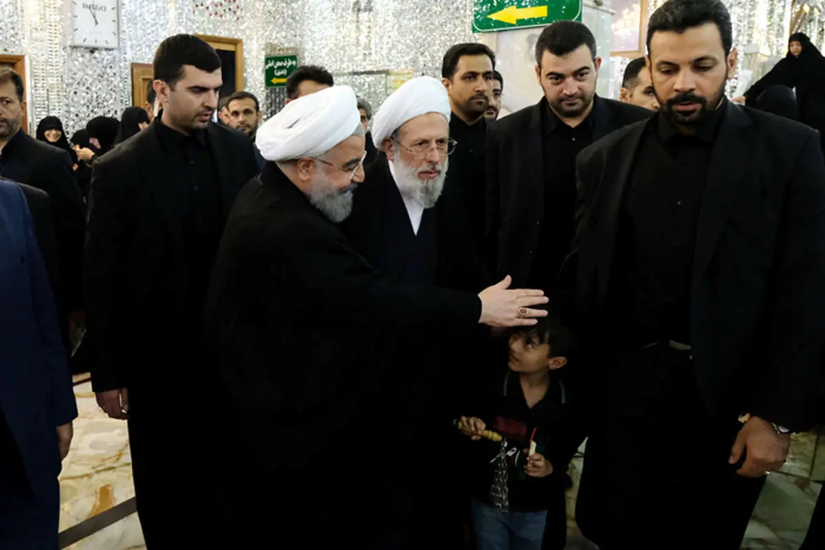 (تصاویر) روحانی در جمع عزاداران ظهر عاشورا