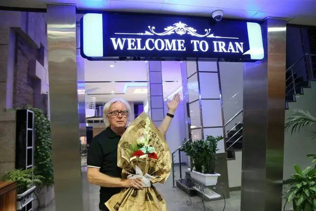 سرمربی جدید استقلال وارد ایران شد