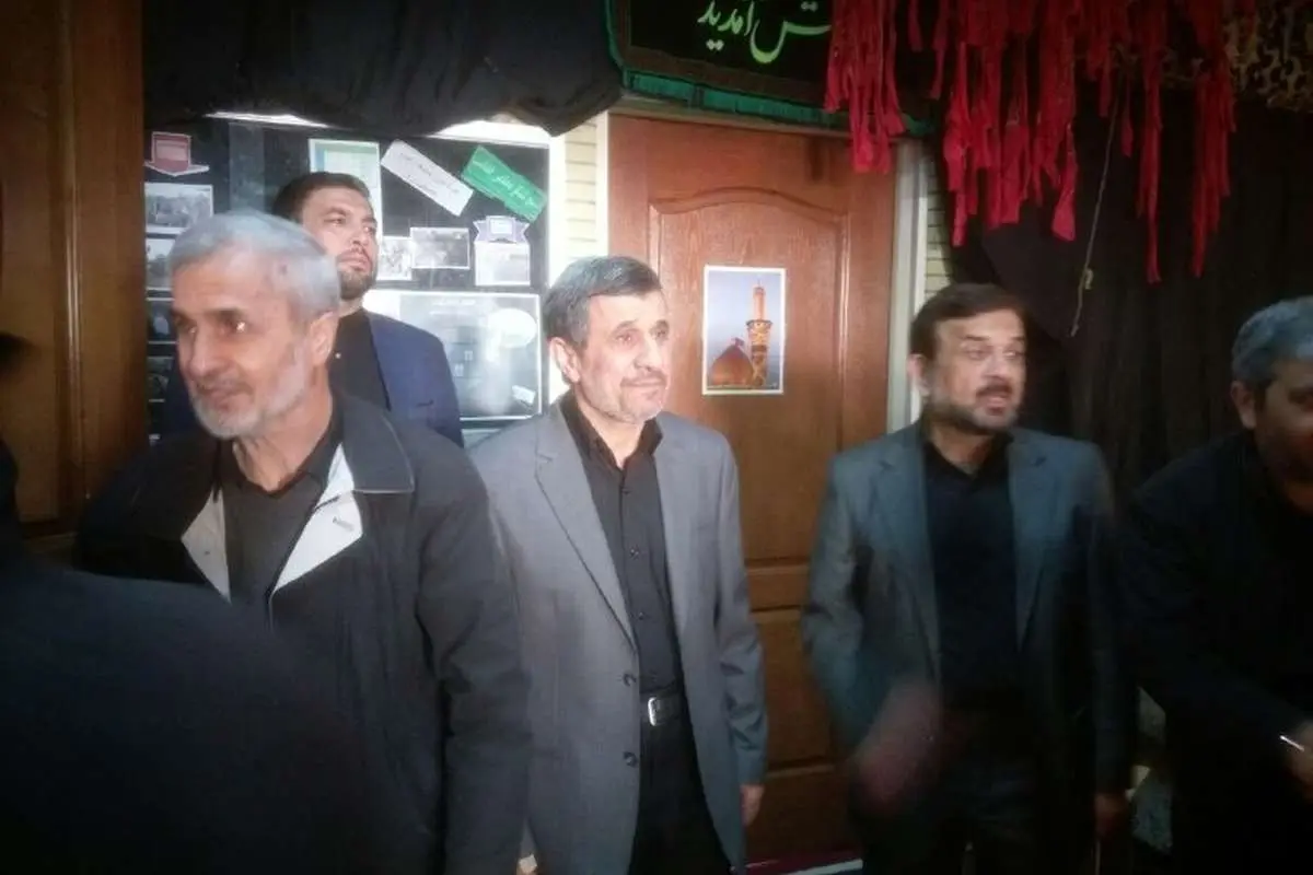 (تصویر) احمدی‌نژاد در مراسم ختم برادرش