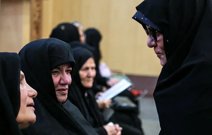 (تصاویر) تسلیت فاطمه کروبی به اعظم طالقانی
