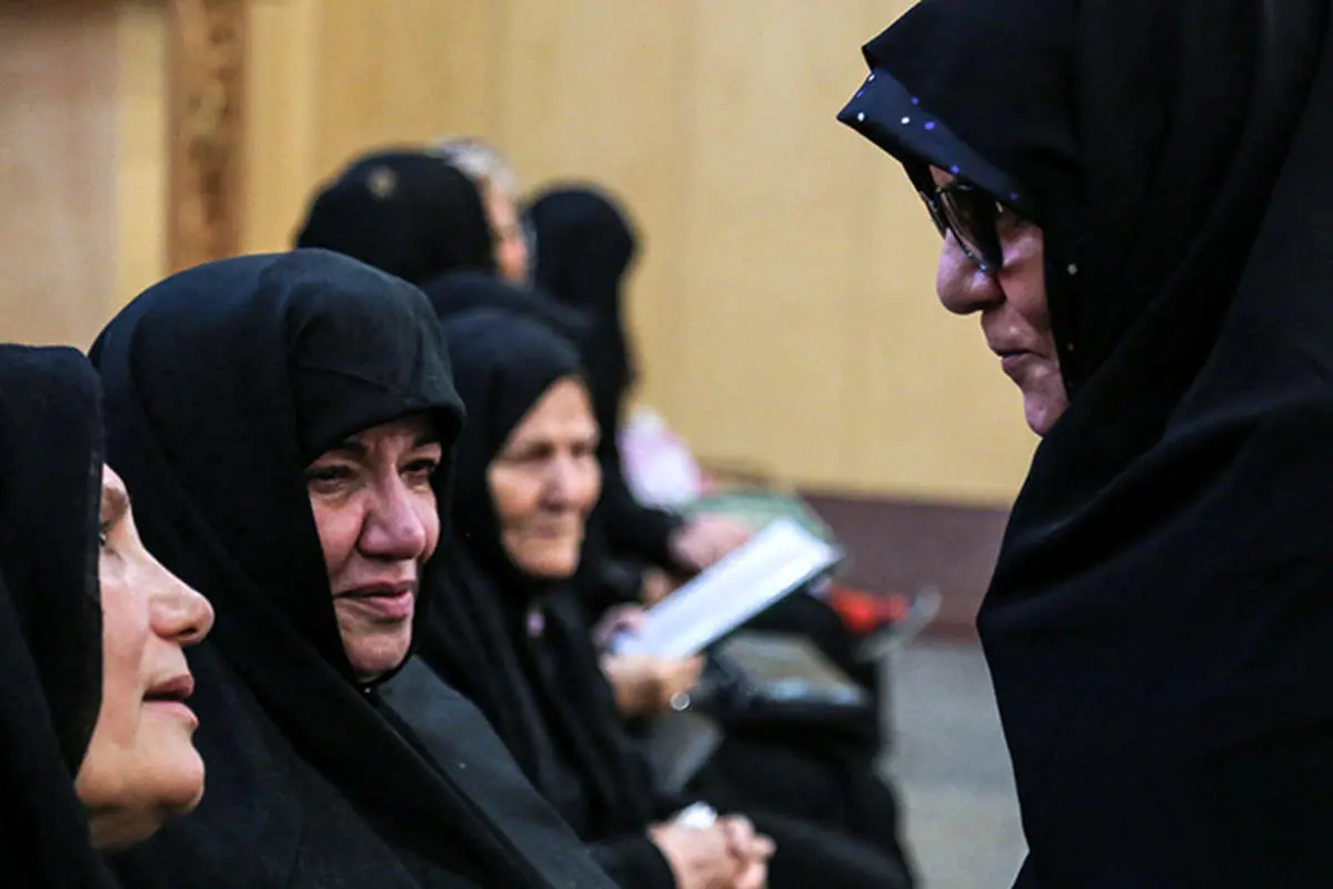 (تصاویر) تسلیت فاطمه کروبی به اعظم طالقانی