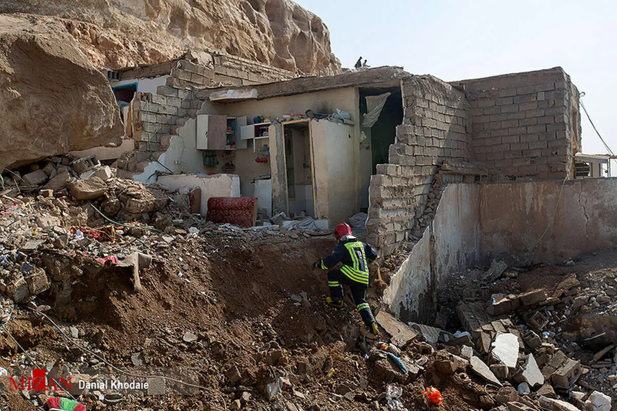 (تصاویر) ریزش کوه در اهواز جان ۲ کودک را گرفت