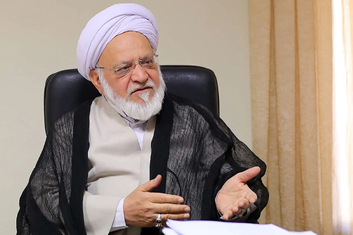 مواضع روحانی به رهبری نزدیکتر شده است