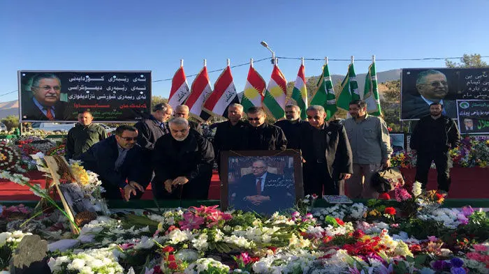 (تصویر) حضور سردار سیمانی بر مزار جلال طالبانی