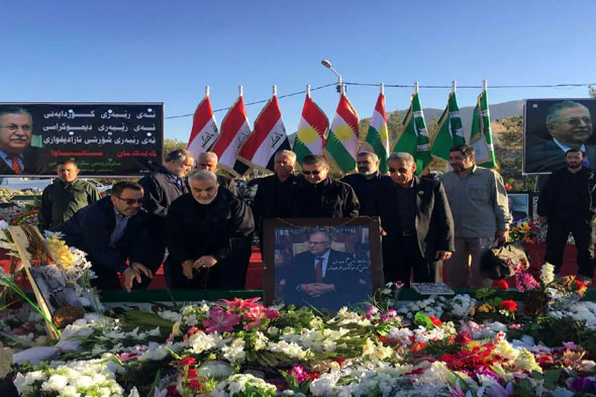 (تصویر) حضور سردار سیمانی بر مزار جلال طالبانی