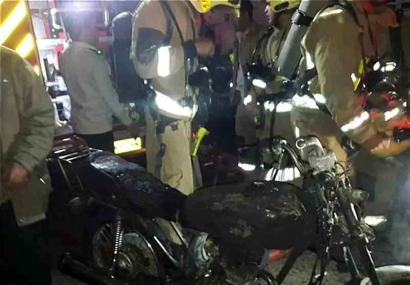 (تصاویر) زن و شوهر از ترس آتش‌ به پایین پریدند!